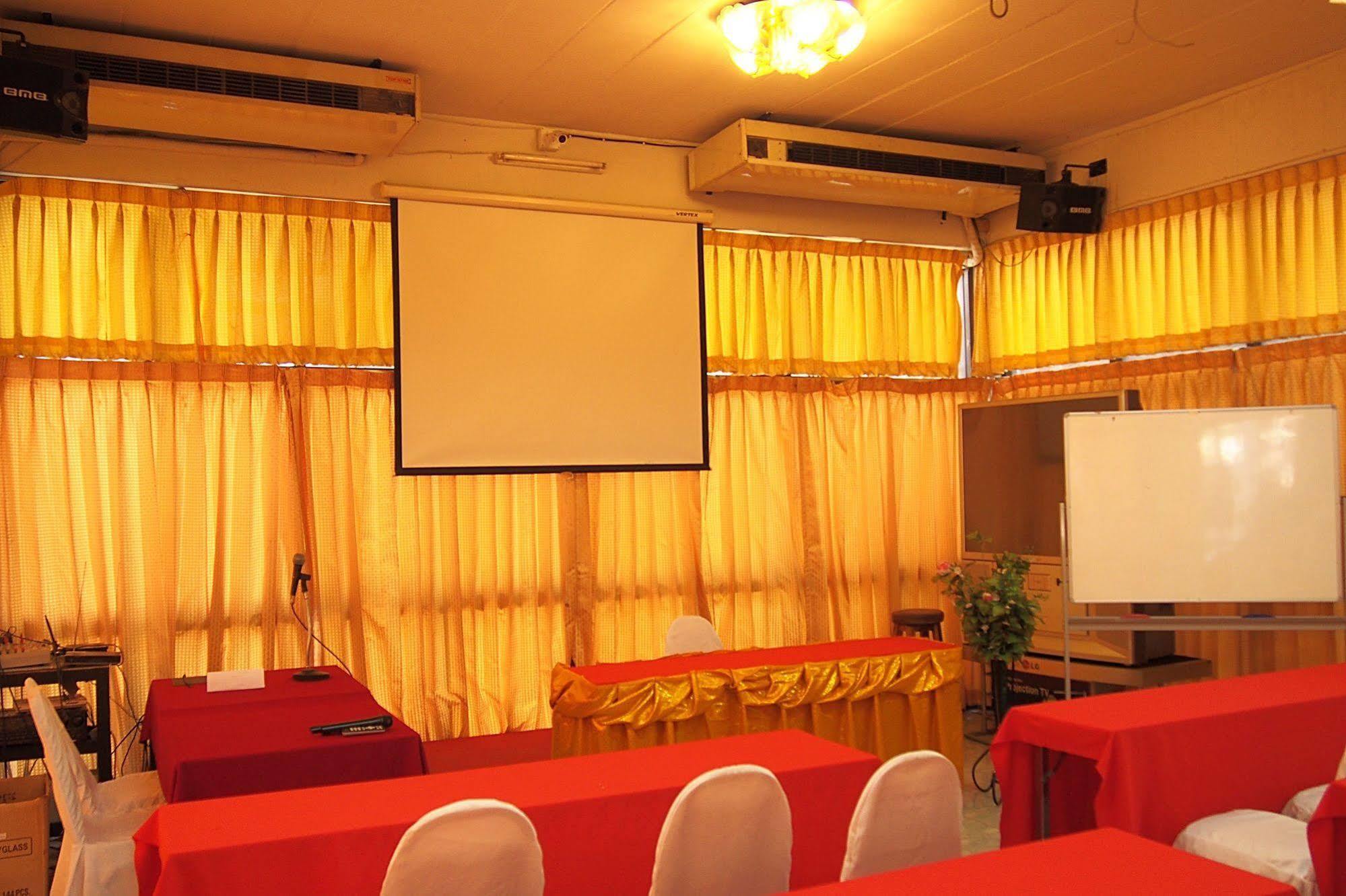 U-Sa Family Hotel Chiang Mai Eksteriør billede